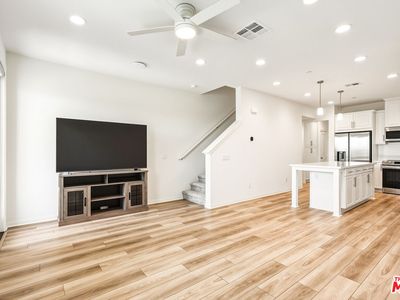 1095 N Harbor Blvd