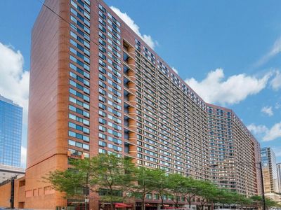 211 E Ohio St APT 809