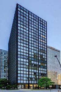 880 N Lake Shore Dr APT 25H
