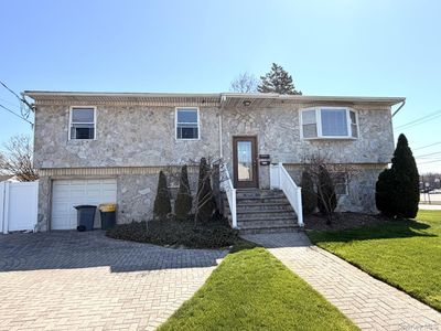 Property at 1004 N Broadway, Massapequa, NY