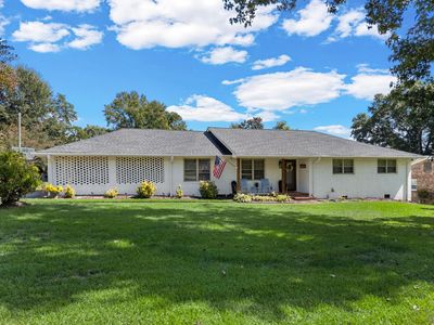 400 Lake Forest Dr