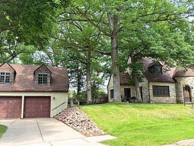 910 Oakwood Blvd