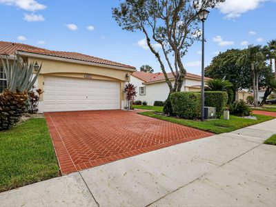 6180 Heliconia Road