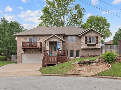 931 E Wayside Place