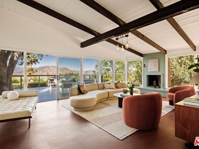7523 Mulholland Dr