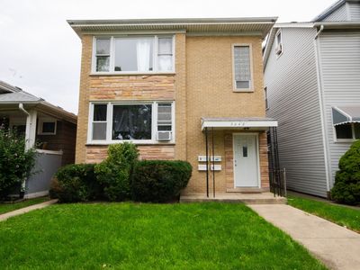 2242 N Narragansett Ave