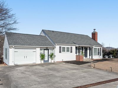 110 Adams Ave W