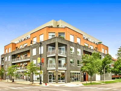 3201 W Leland Ave APT 205