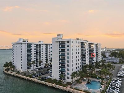 7501 E Treasure Dr APT 6K
