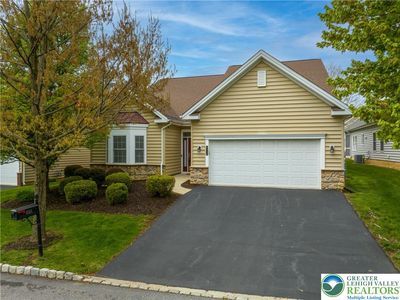 Property at 6515 Betsy Ross Cir, Bethlehem, PA