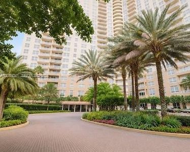 19501 W Country Club Dr APT 210