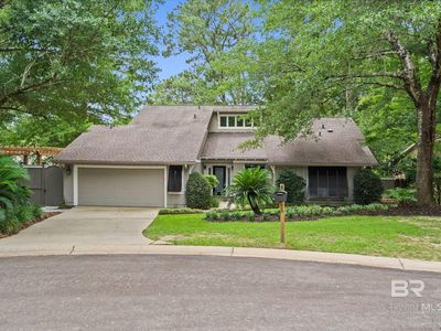 4 Leslie Ct