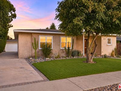 12727 La Maida St
