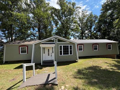 794 Rhododendron Rd