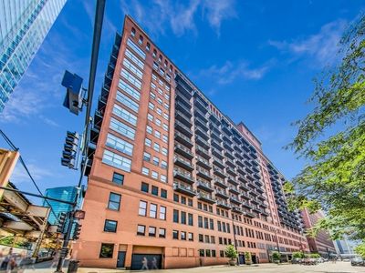 165 N Canal St APT 1426