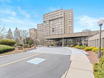 250 Hammond Pond Pkwy APT 1406S