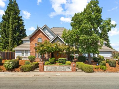 1084 Kensington Dr