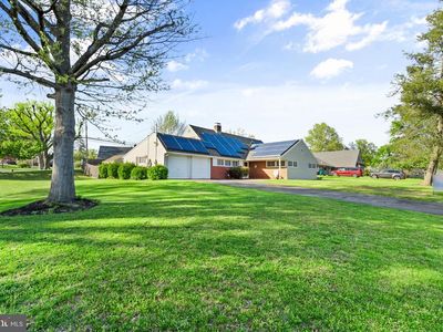 18 Forsythia Dr S