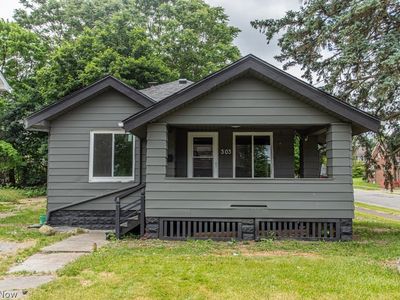 303 E Ravenwood Ave