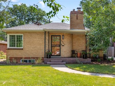 2560 Locust Street