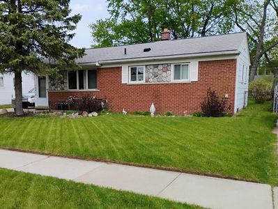 12415 Clinton River Rd
