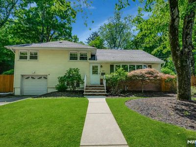 60 Everdell Ave