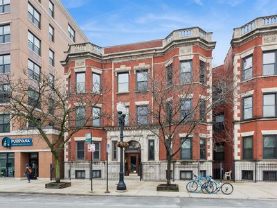 3909 N Sheridan Rd #3H