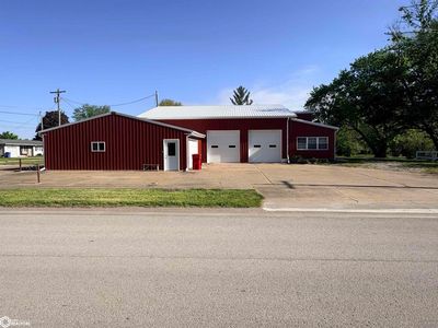 1305 Benton Ave E