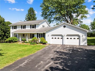 6 Lloyds Ln