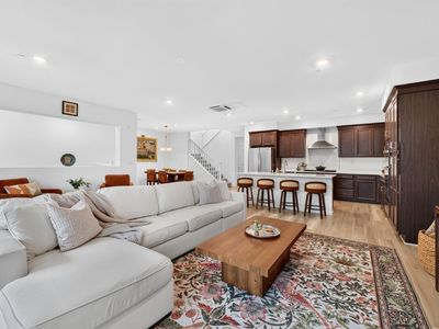 6810 Chroma Ct