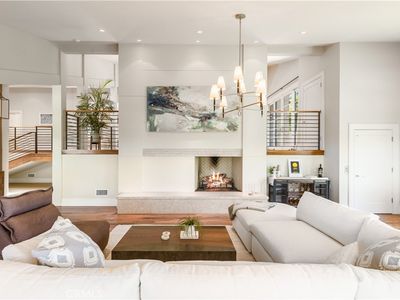 2704 Via Elevado