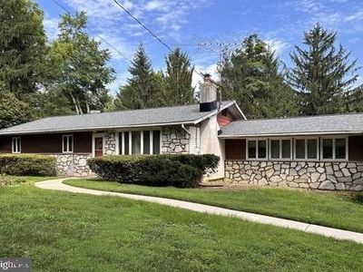 1502 Upper Greenbriar Rd