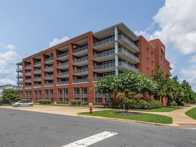 1018 Hackberry Ln PENTHOUSE 404