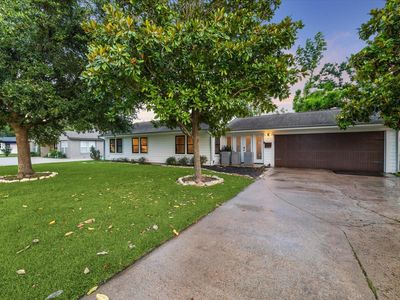 4509 Randwick Dr