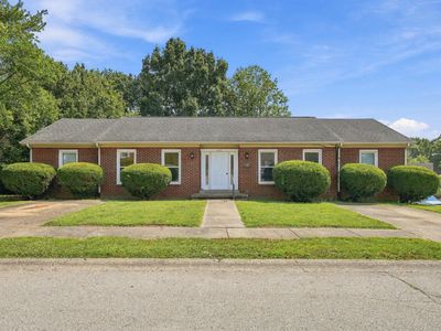 2117 Fayette Dr
