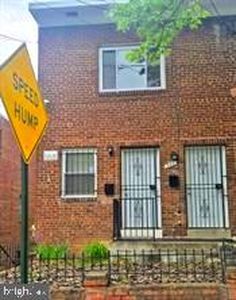 323 54th St NE