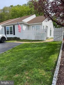 290 Woods Edge Pl