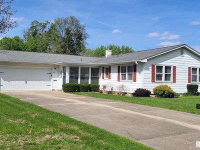 89 Circle Dr