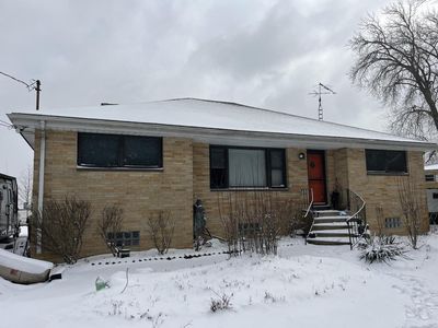 9851 Lakeshore DRIVE