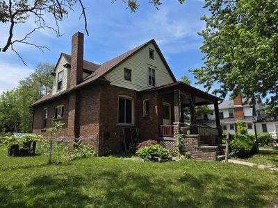 413 Waller St