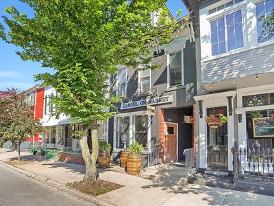 606 Market St
