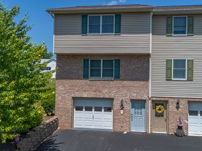 628 Orchard Dr