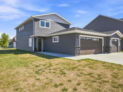 1102 Lilac Ln