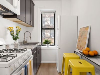 687 W 204th St APT 1A