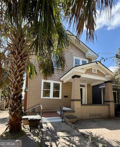 627 W 39th St
