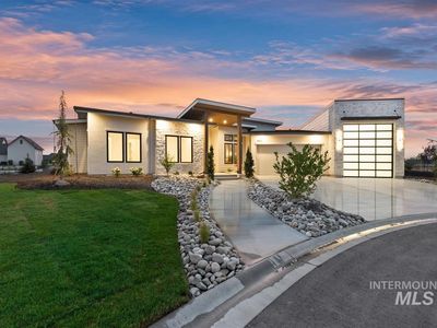 462 Founder Ave