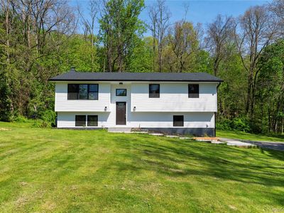15 Larissa Lane