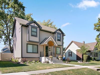 1002 Warner Ave