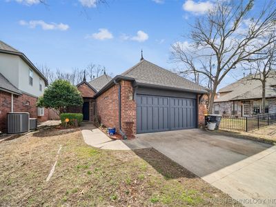 2420 W East St
