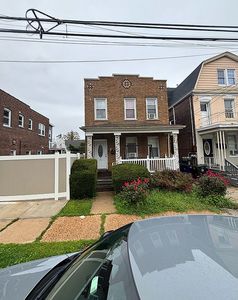 562 Jacques St